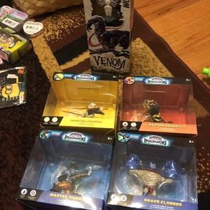 A set of 4 skylander imaginators & marvel venom
